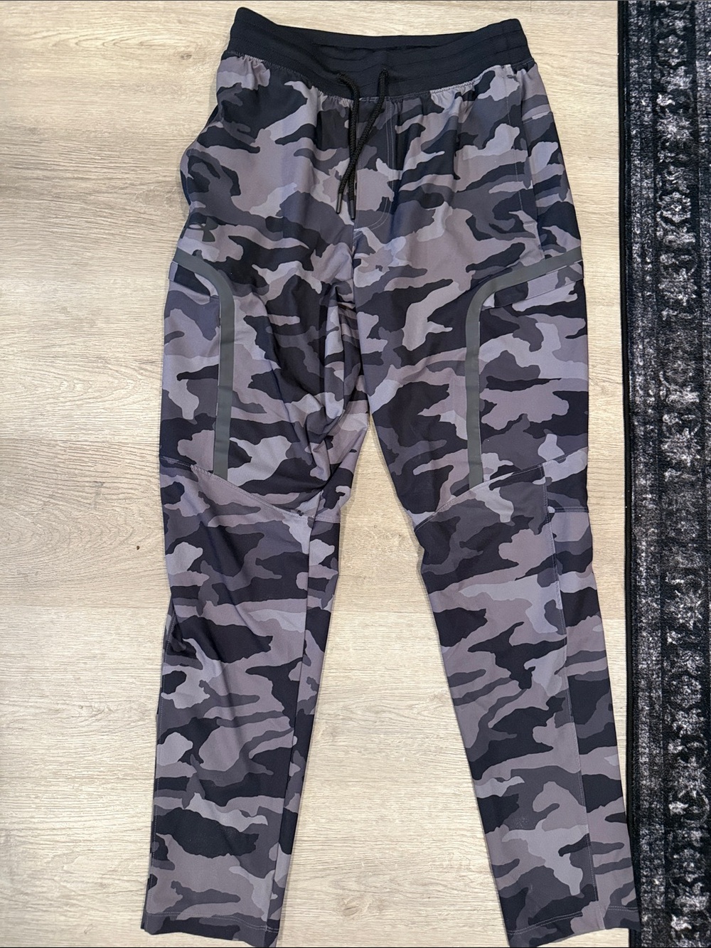 Men’s under Armour joggers AMedium
